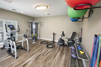 the gym at the preserve at polk apartments